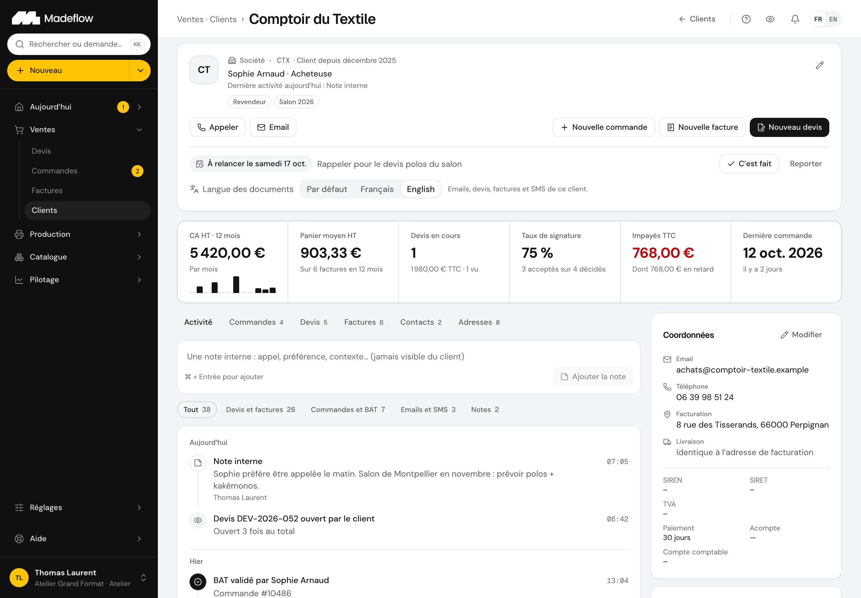 Fiche d’un client revendeur : chiffres clés, fil d’activité, devis, commandes et factures (données fictives)